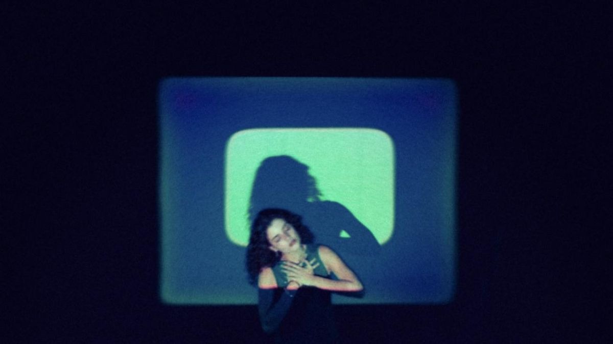 BLUEGIRL — ‘Look At All the Happy People’ is the week’s best debut